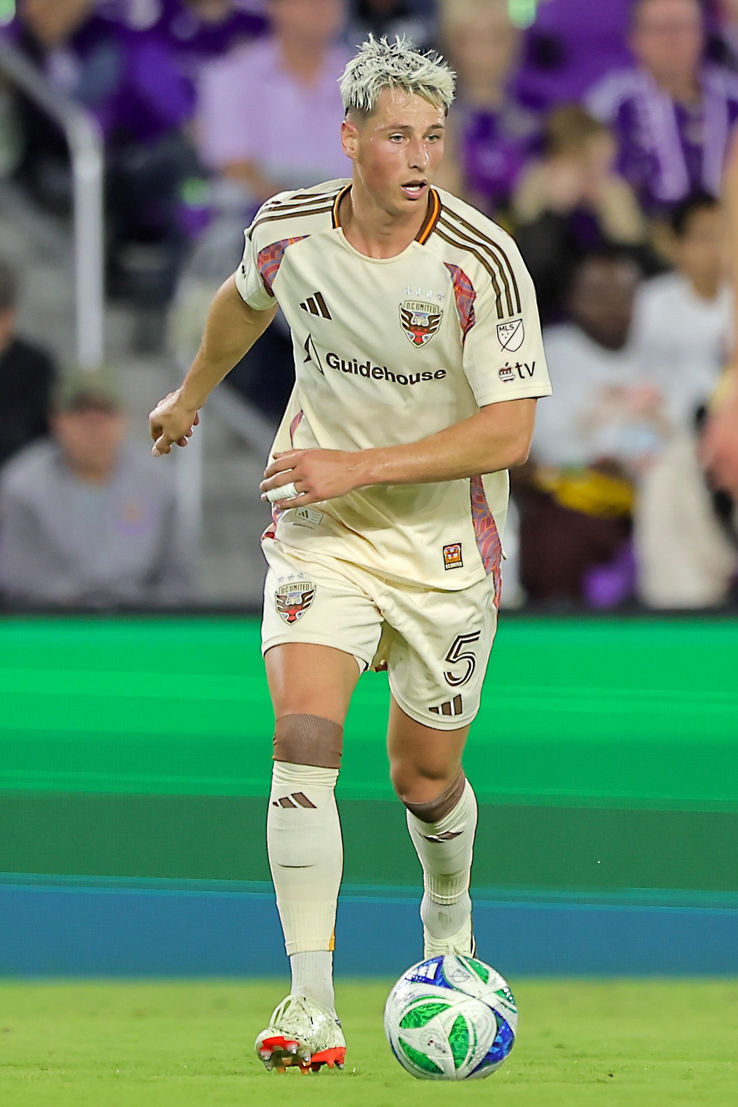 Lukas MacNaughton photo