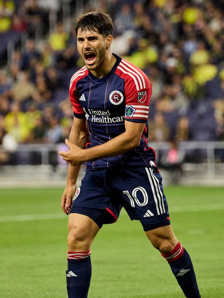 Carles Gil photo