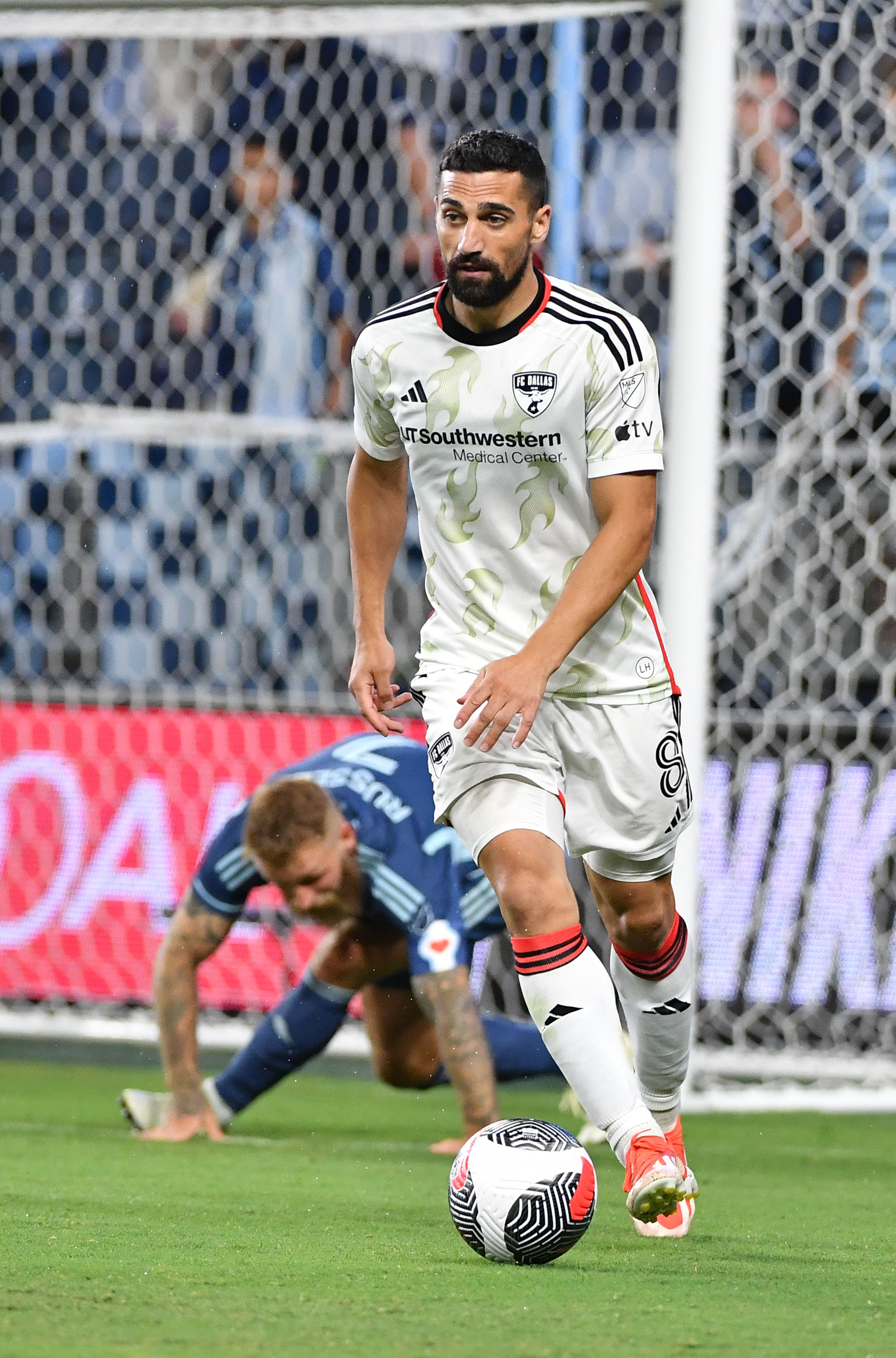 Sebastian Lletget photo