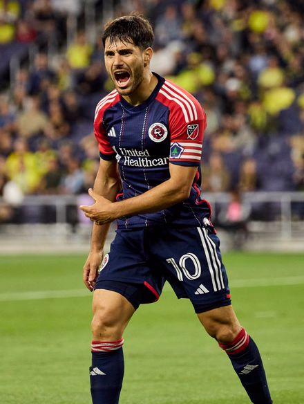 Carles Gil photo