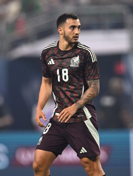 Luis Chávez photo