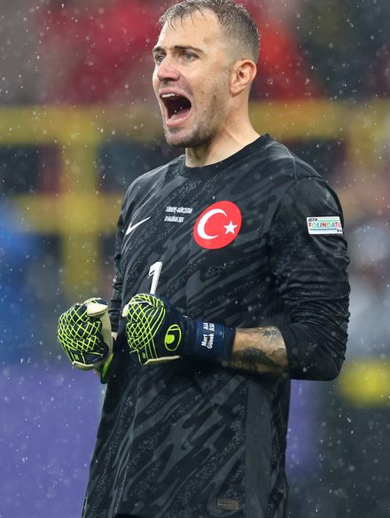 Mert Günok photo