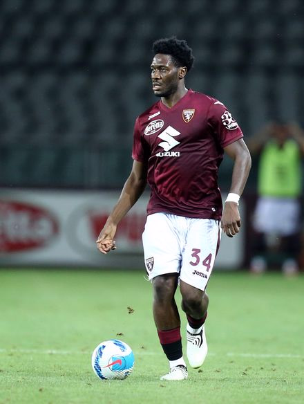 Ola Aina photo