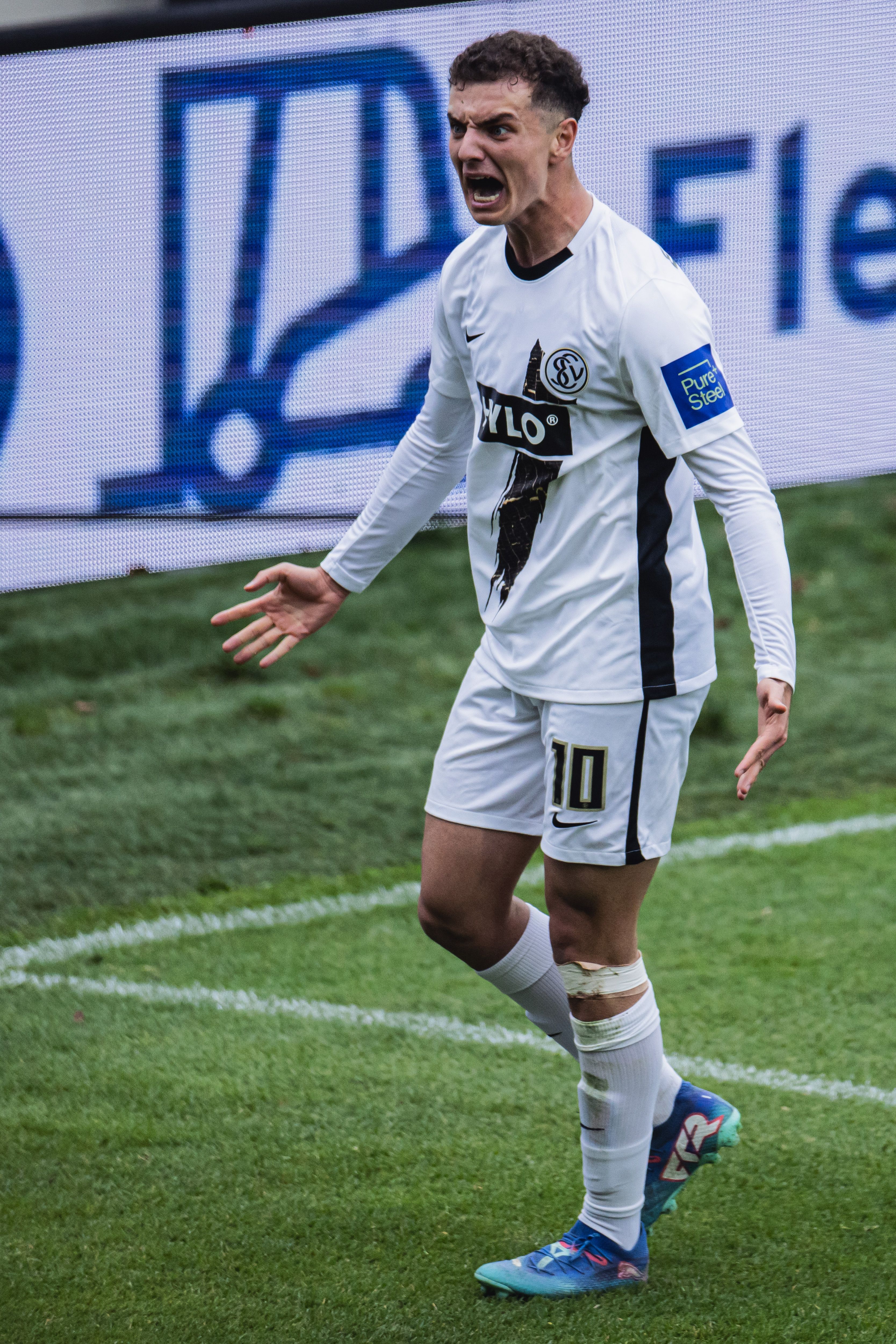 Fisnik Asllani photo